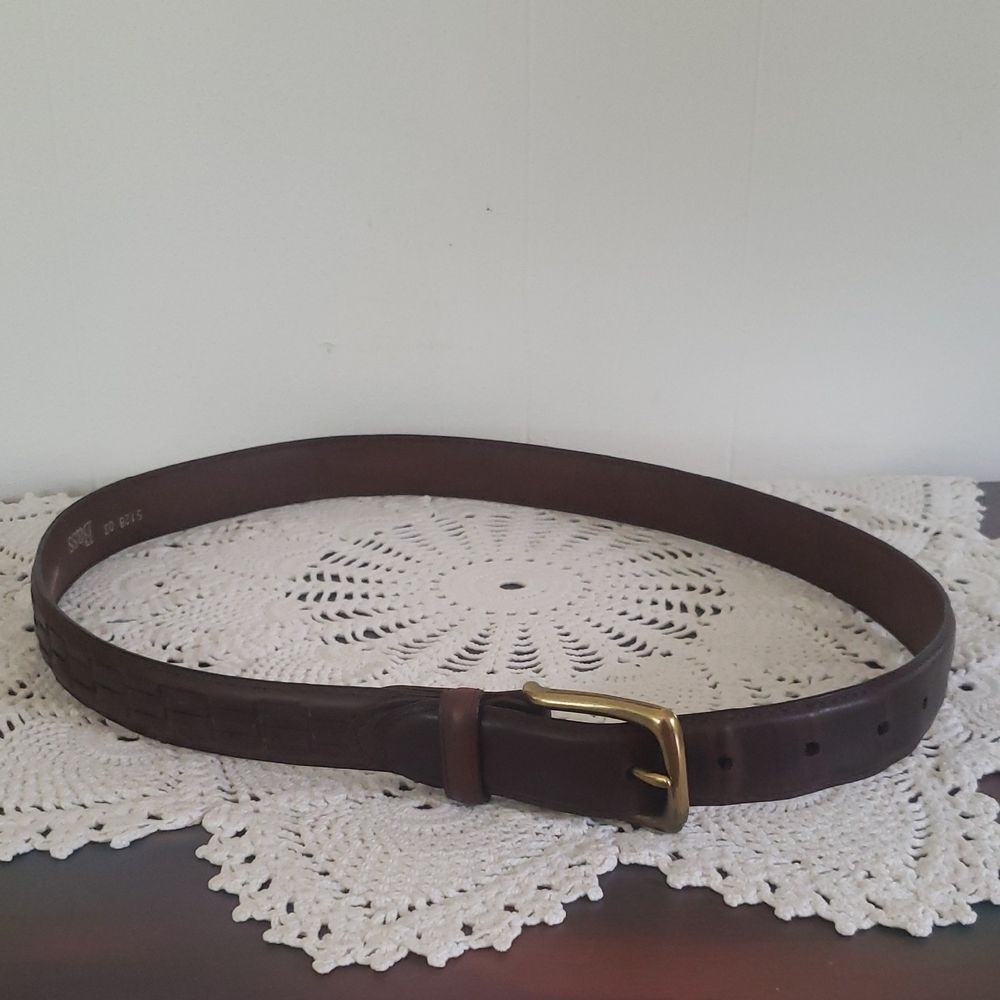 Great Condition Bass Genuine Leather Mens Belt Sz 34